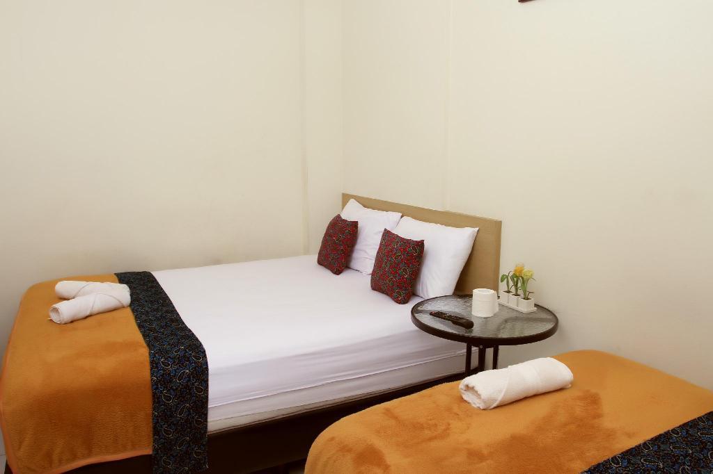 Hotel Bantal Guling Alun Alun Bandung Exterior foto