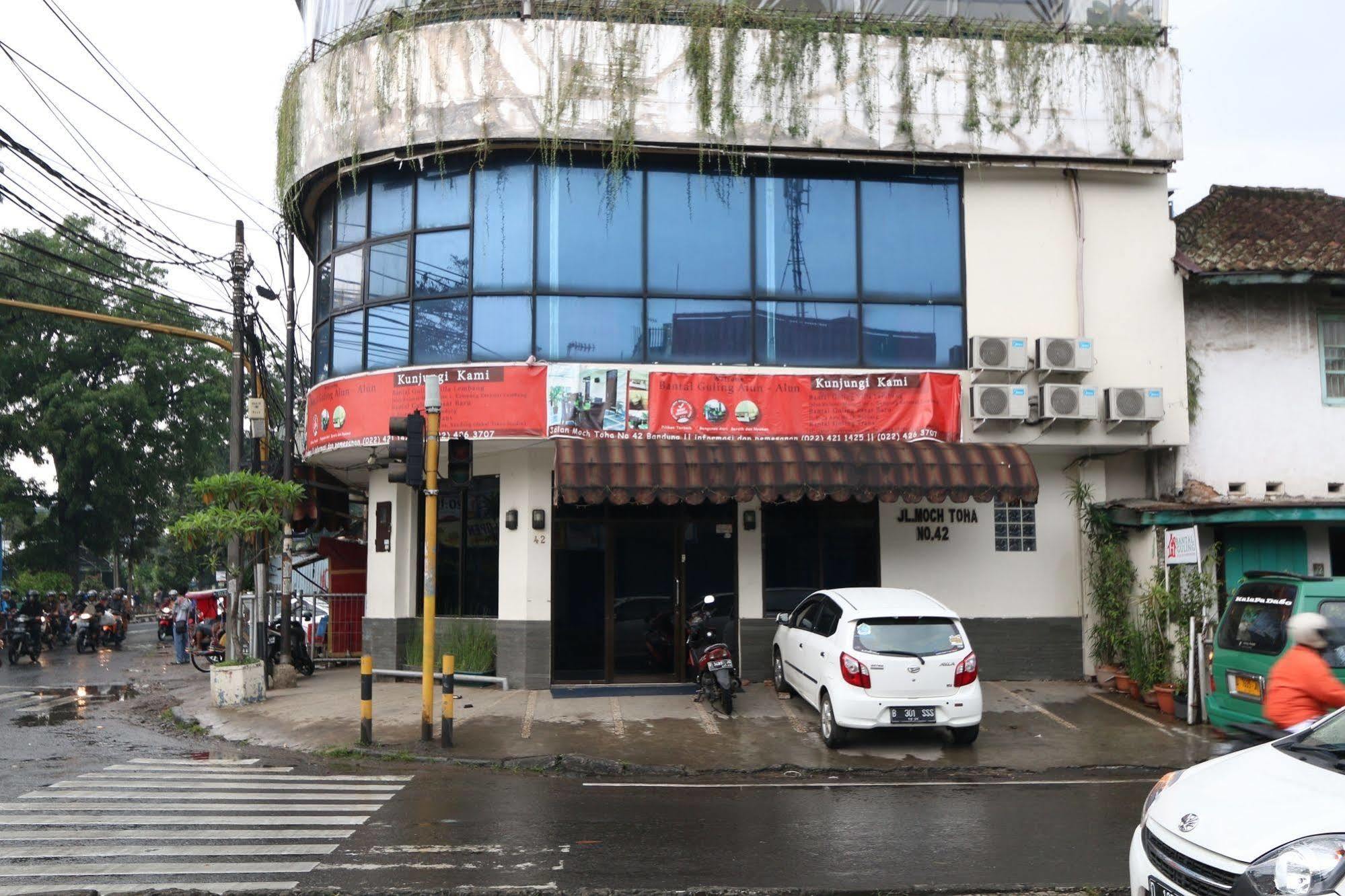 Hotel Bantal Guling Alun Alun Bandung Exterior foto